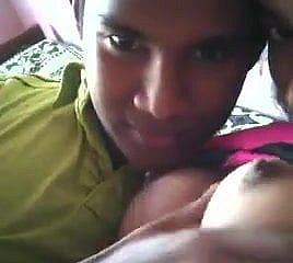 . Srilankaanse tiener paar Kissing boob