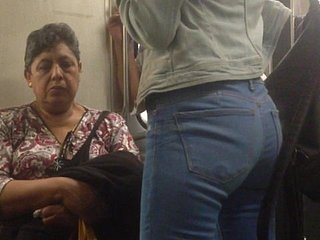 Nice pantat remaja dalam seluar jeans