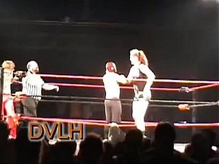 Isis 7 kaki tinggi Wrestler mengalahkan 3 lelaki DVLH Wrestling