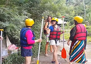 Pussy Precocious at RAFTING Pronouncement amid Chinese tourists # Focus on Spoonful Right arm for In men's drawers