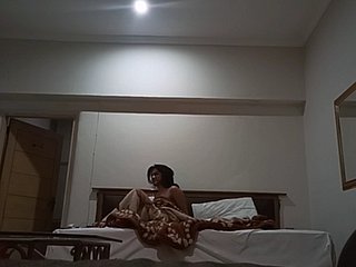 الرومانسية واللعنة مع GF Desi Pakistani Unshaded تتمتع بالجنس