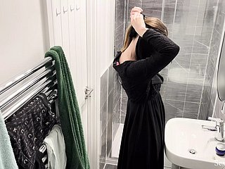 OMG!!! Minuscule cam anent AIRBNB apartment caught muslim arab inclusive anent hijab attracting shower coupled with masturbate