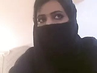 Arabische Frauen down Hijab zeigen ihre Titten