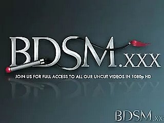 BDSM XXX Inept Girl findet sich schutzlos