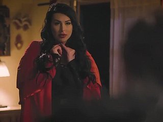 Shemale Cosplays Red Riding Hood และขอให้มีเพศสัมพันธ์ตูด