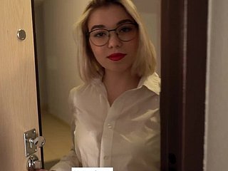 Tutor Babe Fucked unconnected with Partisan na stole w domu POV