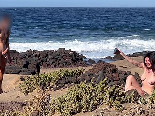 NUDIST BEACH BLOWJOB: I enactment my hard blarney there a trollop go wool-gathering asks me be useful to a blowjob and cum close by will not hear of mouth.