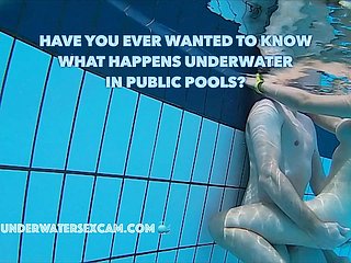 Parejas reales tienen sexo unlimited bajo el agua en piscinas públicas filmado con una cámara submarina