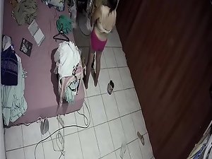 كاميرا الأمن غير المضمونة فتاة آسيوية بعد الاستحمام